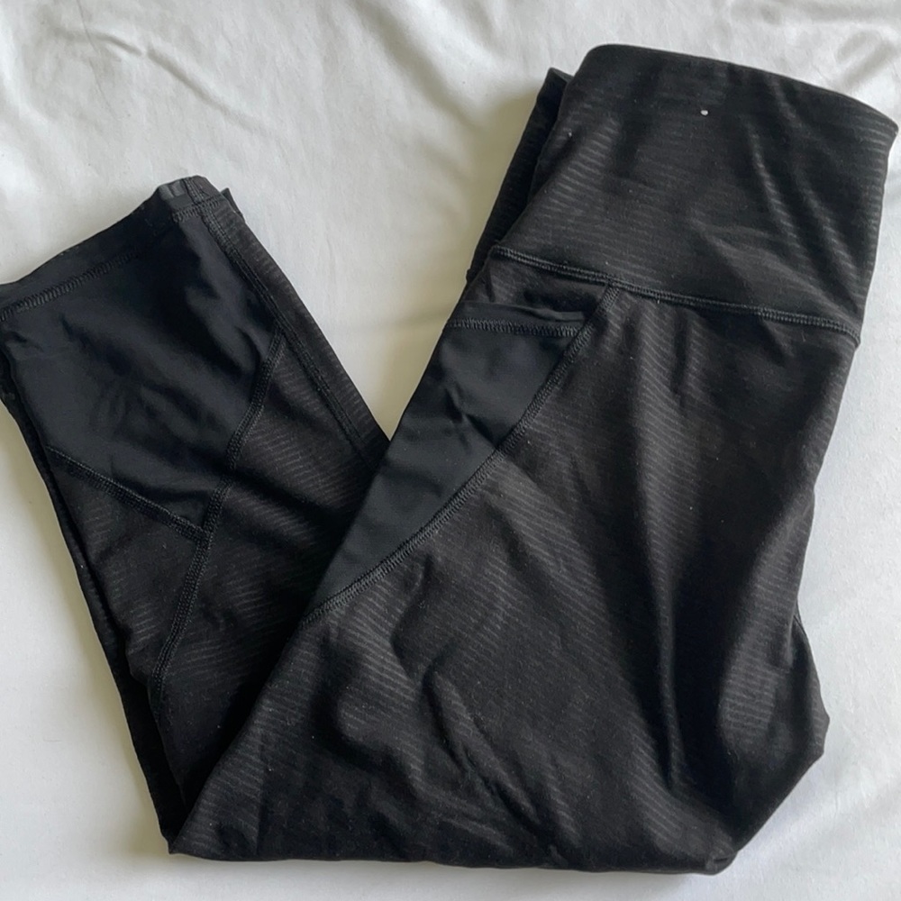 Leggings with mesh detail